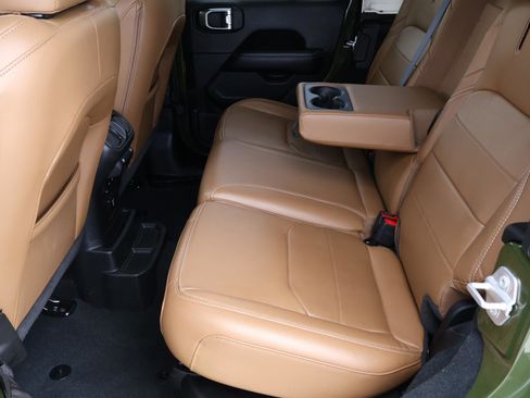 Used 2023 Jeep Wrangler Unlimited Sahara AWD/4WD image 19