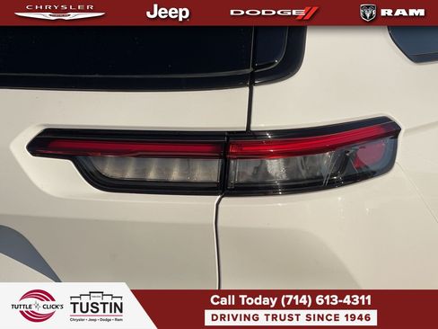 Used 2023 Jeep Grand Cherokee L Laredo AWD/4WD image 15