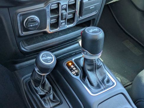 Used 2023 Jeep Wrangler Sahara AWD/4WD image 31