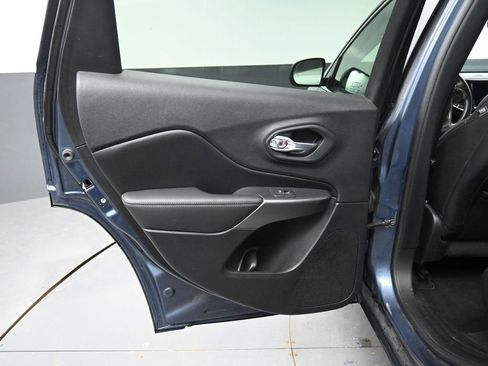 Used 2020 Jeep Cherokee Limited image 26