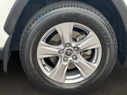 Used 2024 Toyota RAV4 LE AWD/4WD image 9