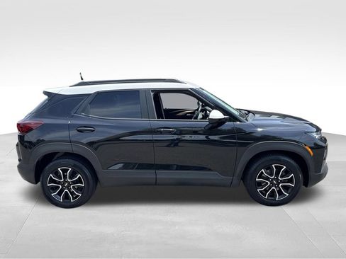 Used 2021 Chevrolet TrailBlazer ACTIV w/ Technology Package FWD image 9