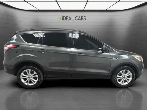 Used 2018 Ford Escape SE FWD image 4