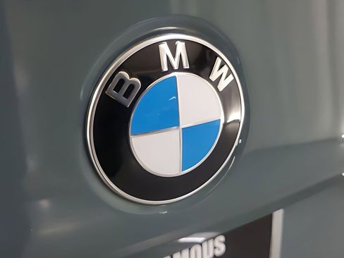 Used 2025 BMW 530i w/ Premium Package image 24