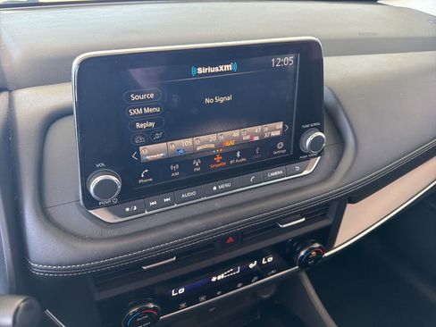 Used 2025 Nissan Rogue SV FWD image 16