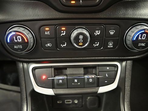 Used 2023 GMC Terrain SLE w/ Driver Convenience Package image 21