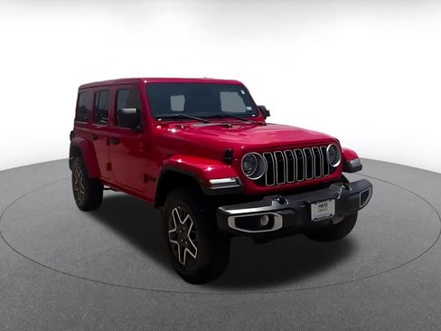 Used 2025 Jeep Wrangler Unlimited Sahara AWD/4WD image 7