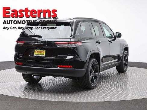 Used 2024 Jeep Grand Cherokee Altitude AWD/4WD image 5