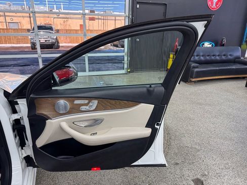 Used 2017 Mercedes-Benz E 400 4MATIC image 19