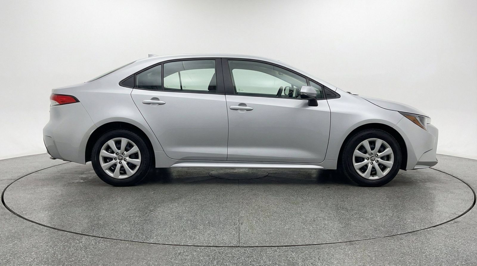 Used 2025 Toyota Corolla LE FWD image 9