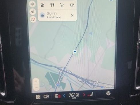 Used 2024 Volvo XC40 B5 Plus image 13