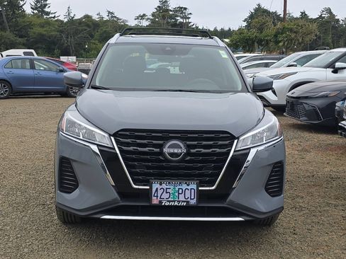 Used 2023 Nissan Kicks SV FWD image 3