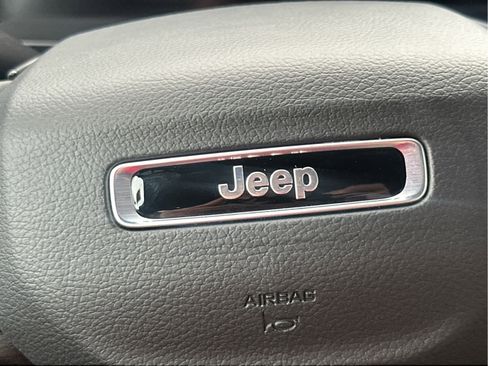 New 2025 Jeep Grand Cherokee Limited w/ Luxury Tech Group II image 43