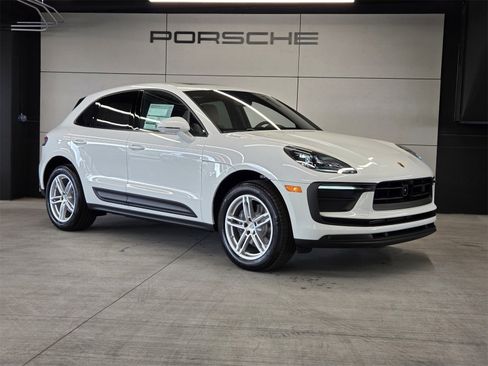 Used 2025 Porsche Macan Base image 28