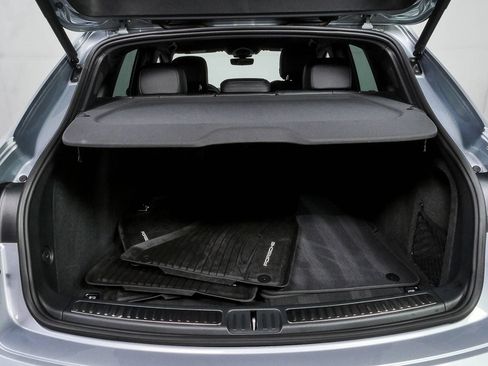 Certified 2026 Porsche Macan AWD/4WD image 32