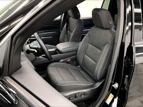 Used 2025 Chevrolet Traverse LT AWD/4WD image 23