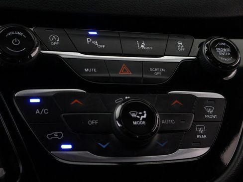 Used 2025 Chrysler Pacifica Select FWD image 52
