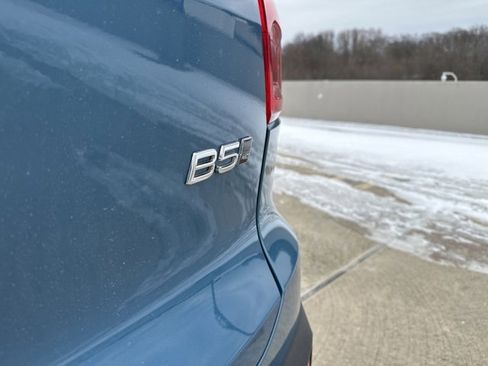 Certified 2025 Volvo XC40 B5 Plus image 38