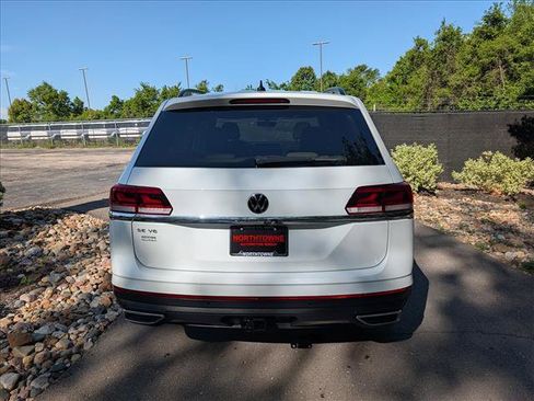 Used 2023 Volkswagen Atlas SE w/ Panoramic Sunroof Package FWD image 4