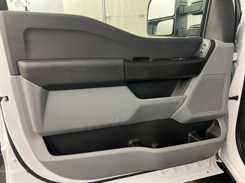 New 2026 Ford F250 XL w/ XL Chrome Package image 24