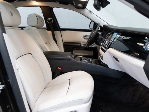 Used 2014 Rolls-Royce Ghost image 14