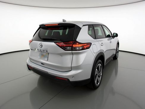 Used 2025 Nissan Rogue SV image 9