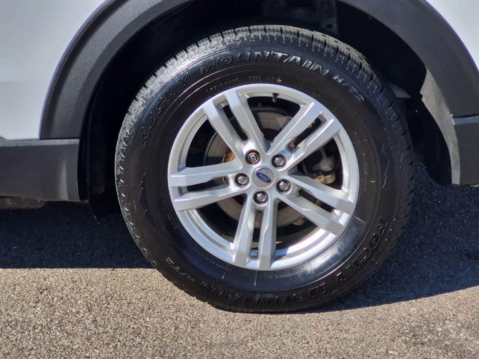 Used 2020 Ford Explorer XLT w/ Equipment Group 202A AWD/4WD image 14