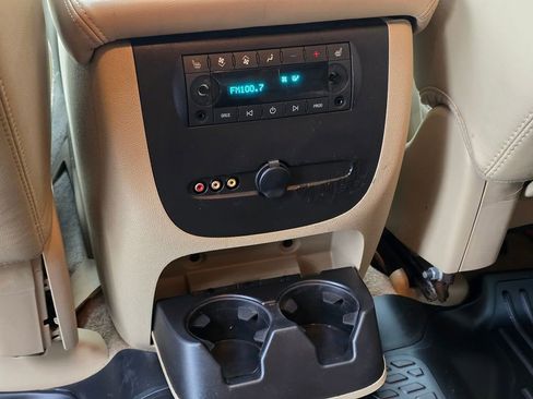 Used 2010 Chevrolet Suburban LTZ image 24