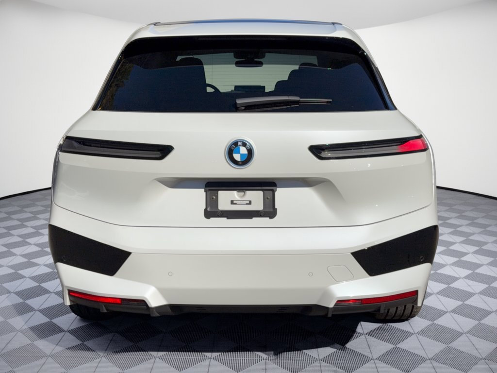 Used 2024 BMW iX xDrive50 w/ Premium Package AWD/4WD image 11