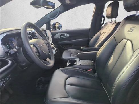 Used 2024 Chrysler Pacifica Touring-L w/ S Appearance Package image 14