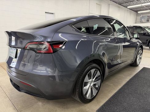 Used 2023 Tesla Model Y Long Range image 4