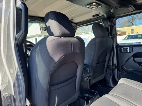Used 2022 Jeep Gladiator Sport image 36