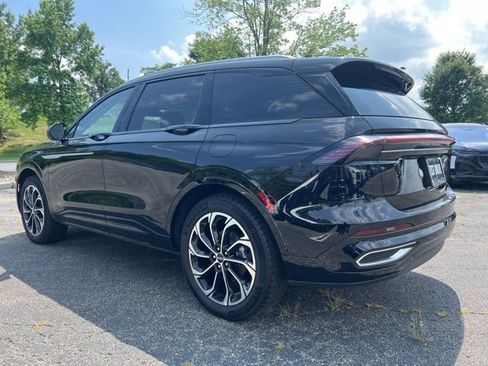 Used 2025 Lincoln Nautilus Reserve image 5