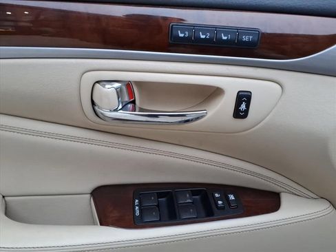Used 2014 Lexus LS 460 w/ Comfort Package RWD image 11