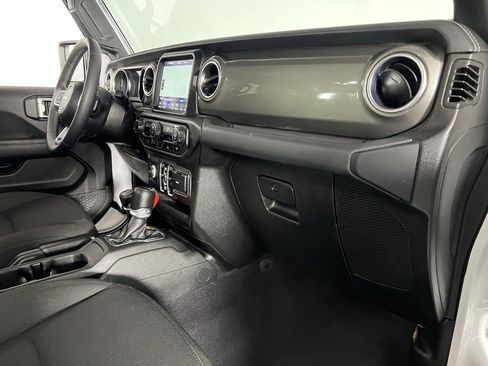 Certified 2023 Jeep Gladiator Overland image 29