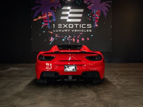 Used 2018 Ferrari 488 Spider RWD image 5