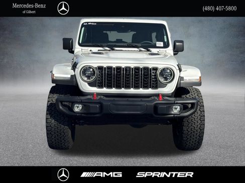 Used 2025 Jeep Wrangler Unlimited Rubicon AWD/4WD image 2