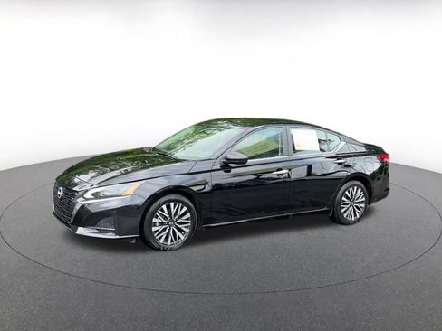 Used 2025 Nissan Altima 2.5 SV FWD image 8