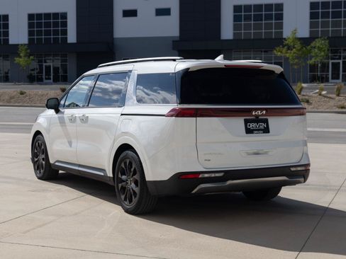 Used 2023 Kia Carnival SX Prestige FWD image 5