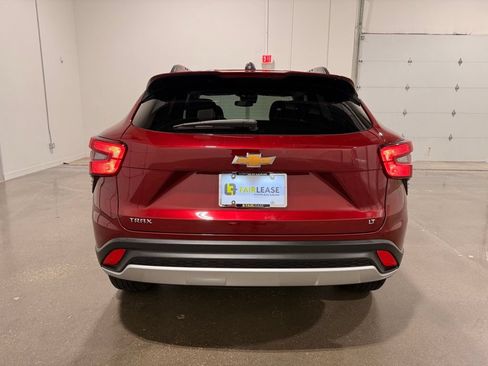 Used 2025 Chevrolet Trax LT w/ LT Convenience Package FWD image 6