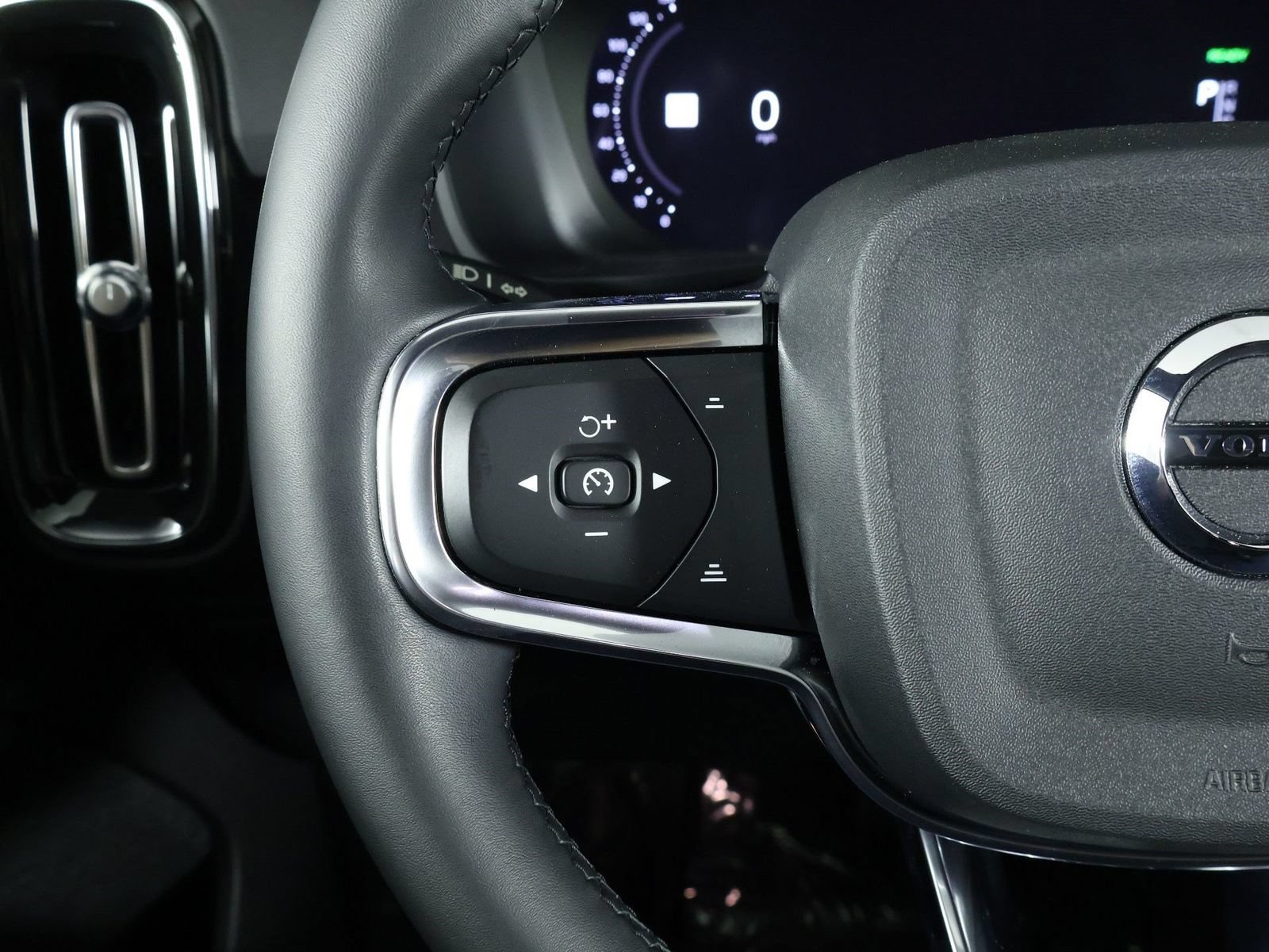 Certified 2023 Volvo XC40 Recharge Core w/ Protection Package Premier AWD/4WD image 10