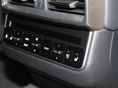 Used 2025 Lexus LX 600 4WD w/ Luxury Package image 17