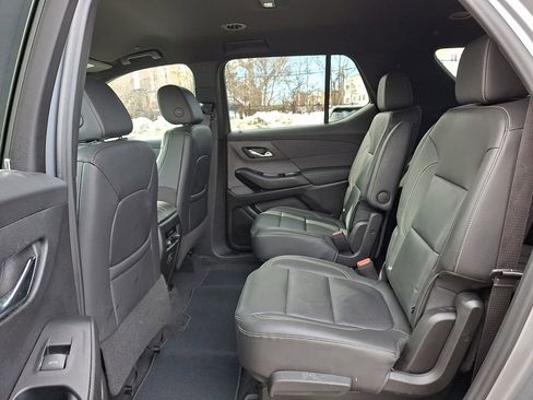 Used 2023 Chevrolet Traverse LT image 12