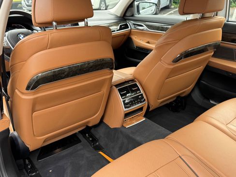 Used 2022 BMW 750i xDrive w/ Luxury Rear Seating Package AWD/4WD image 23