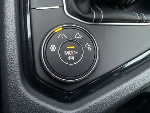 Certified 2025 Volkswagen Taos SEL image 24