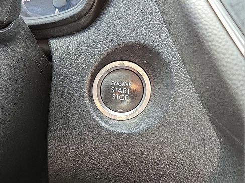 Used 2023 Toyota Corolla Cross LE image 31