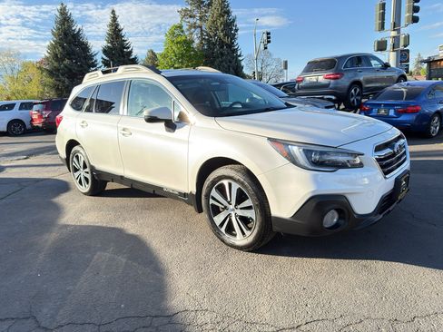 Used 2019 Subaru Outback 2.5i Limited AWD/4WD image 10