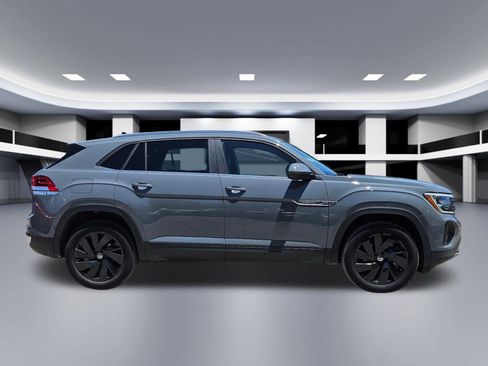Used 2024 Volkswagen Atlas Cross Sport SE FWD image 7