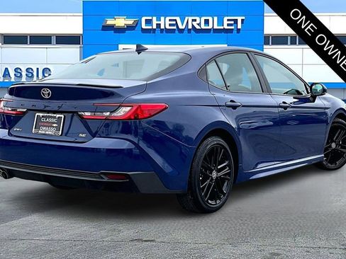 Used 2025 Toyota Camry SE image 5