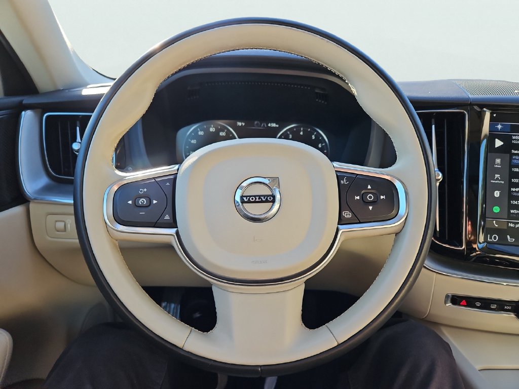 Used 2019 Volvo XC60 T6 Momentum w/ Multimedia Package AWD/4WD image 32